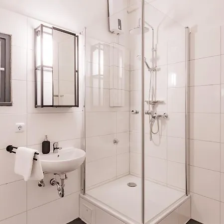 Flats 4 You, Moderne Naehe Hbf, Due-messe 20 Min, Netflix, Kueche Appartement